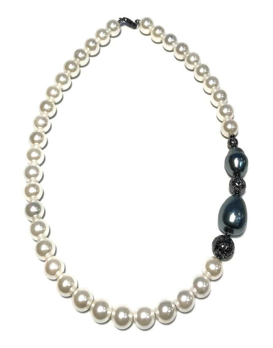 NECKLACE WITH SHELL PEARLS (31615)