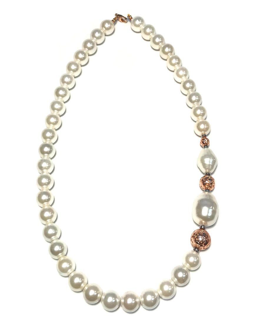 NECKLACE WITH SHELL PEARLS (31618)